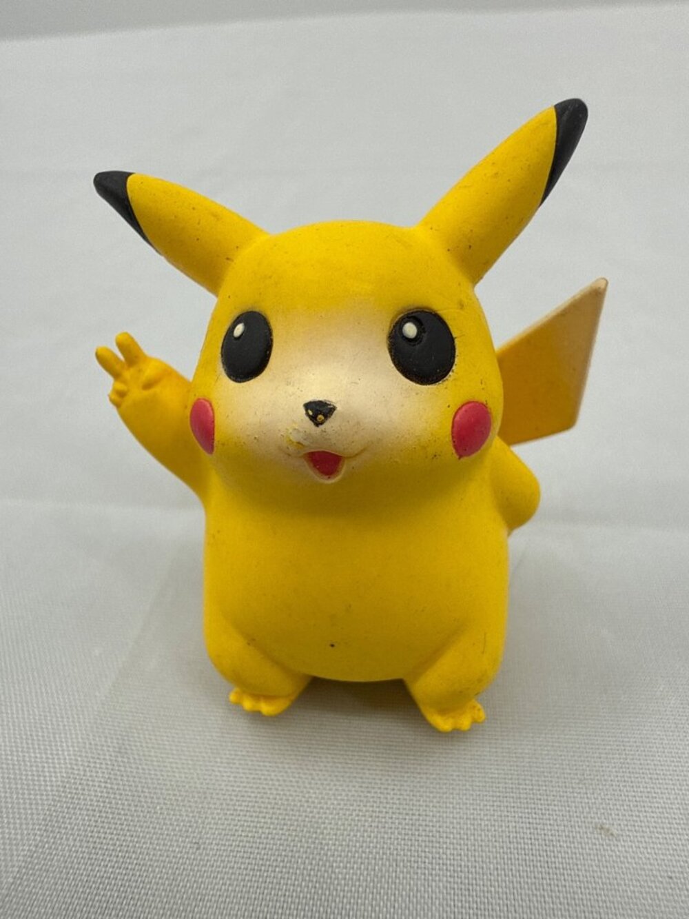 Vtg 1999 TOMY Pikachu Peace Sign Mini Figure Chunky 90s Gen 1 Pokemon PVC